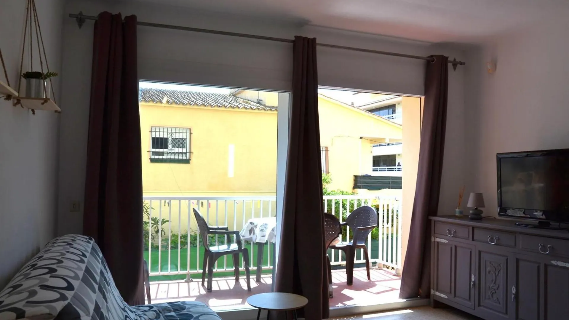Apartamento Economico Cerca De La Playa, Con Terraza Y Parking En L'Estartit - Es-323-48 0*,